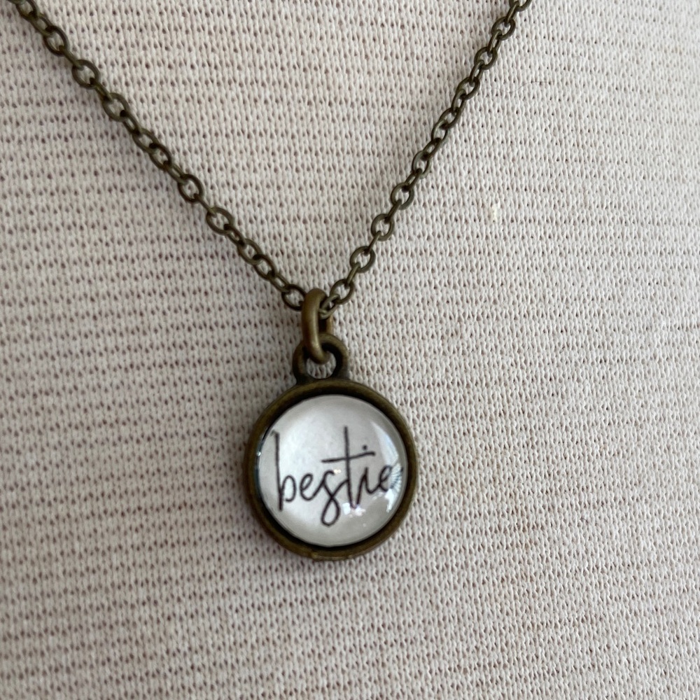 NWT‎ Bestie Necklace